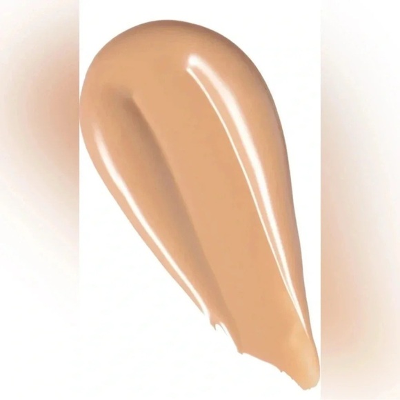 Shade F6 - Revolution Conceal & Hydrate Radiance Foundation - Picture 3 of 7